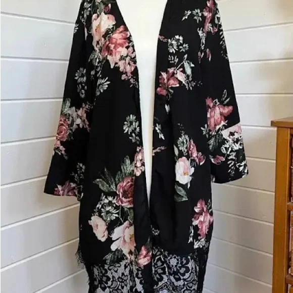Dex Kimono - Picture 1 of 3